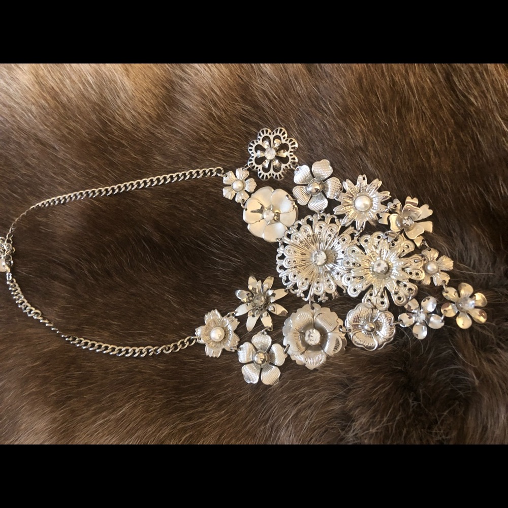 Floral necklace